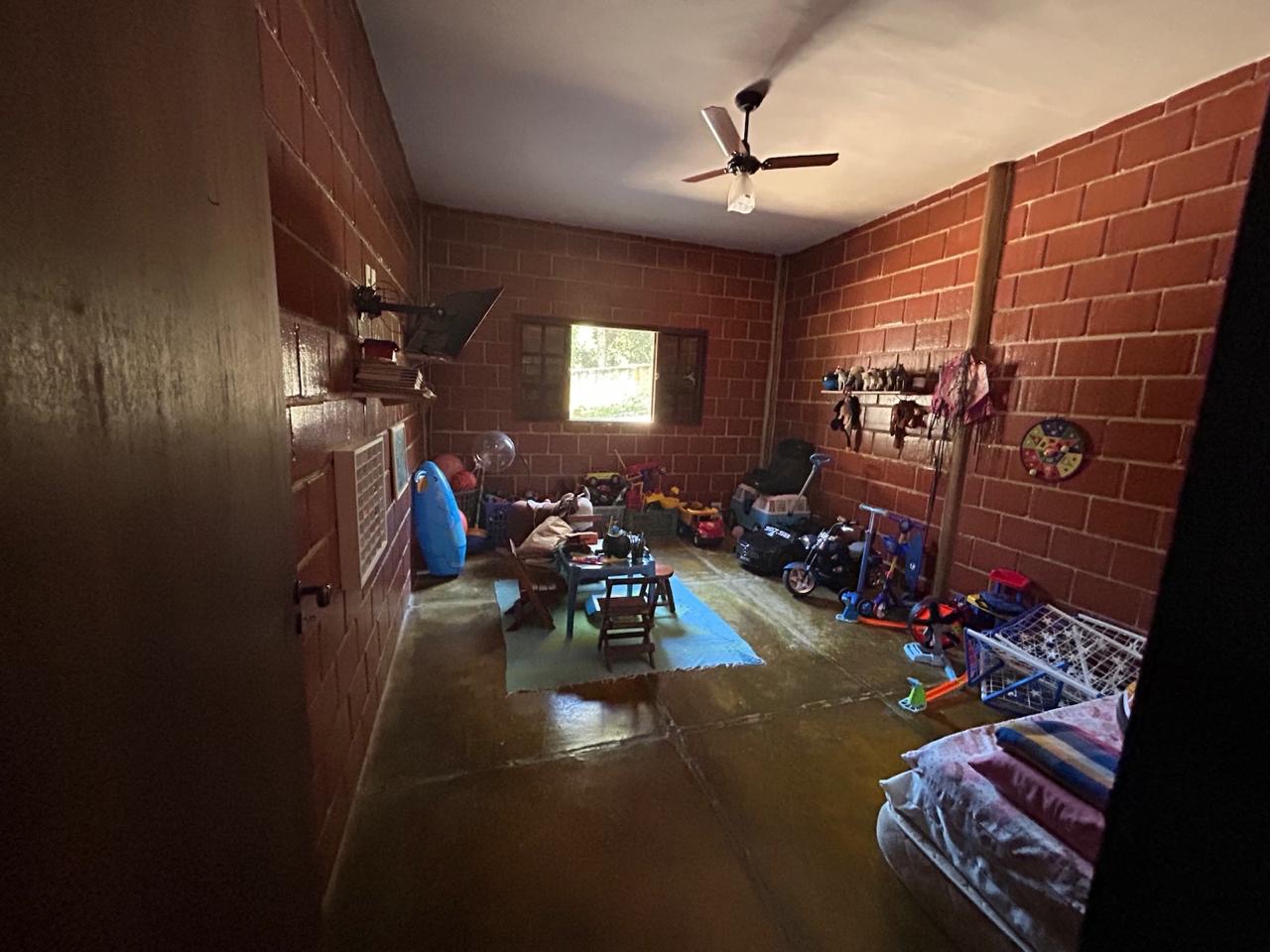 Chácara dentro da cidade de Santa Branca imagem 10