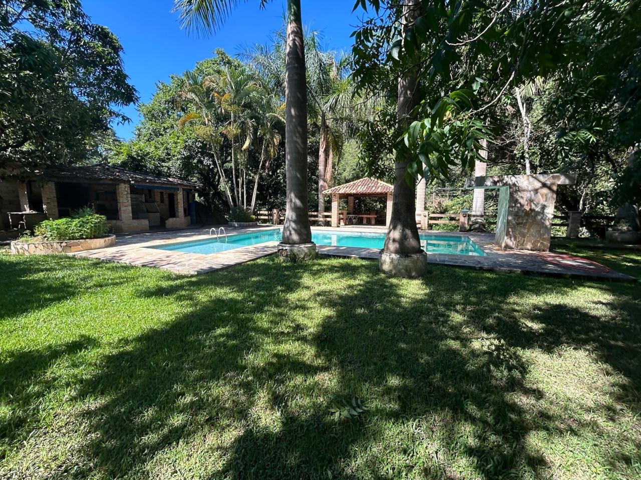 Chácara dentro da cidade de Santa Branca imagem 15